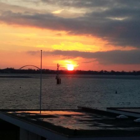 Fehmarn Burgtiefe Suedstrand Meerblick Apartment Meerzeit Kültér fotó